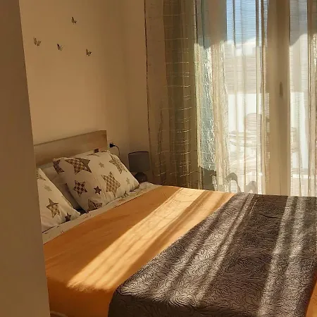 Modern New Apartment Miss T I Free Parking I Great Location *