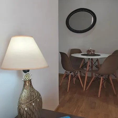 Modern New Apartment Miss T I Free Parking I Great Location *