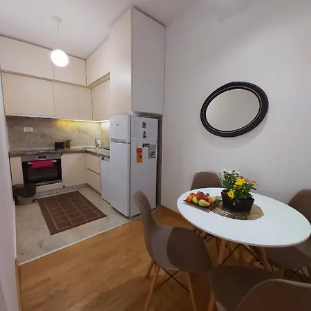 Modern New Apartment Miss T I Free Parking I Great Location *
