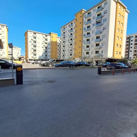 Modern New Miss T I Free Parking I Great Location דירה פודגוריצה